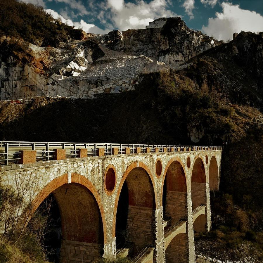 Monti Guesthouse Monti di Licciana Nardi Екстериор снимка