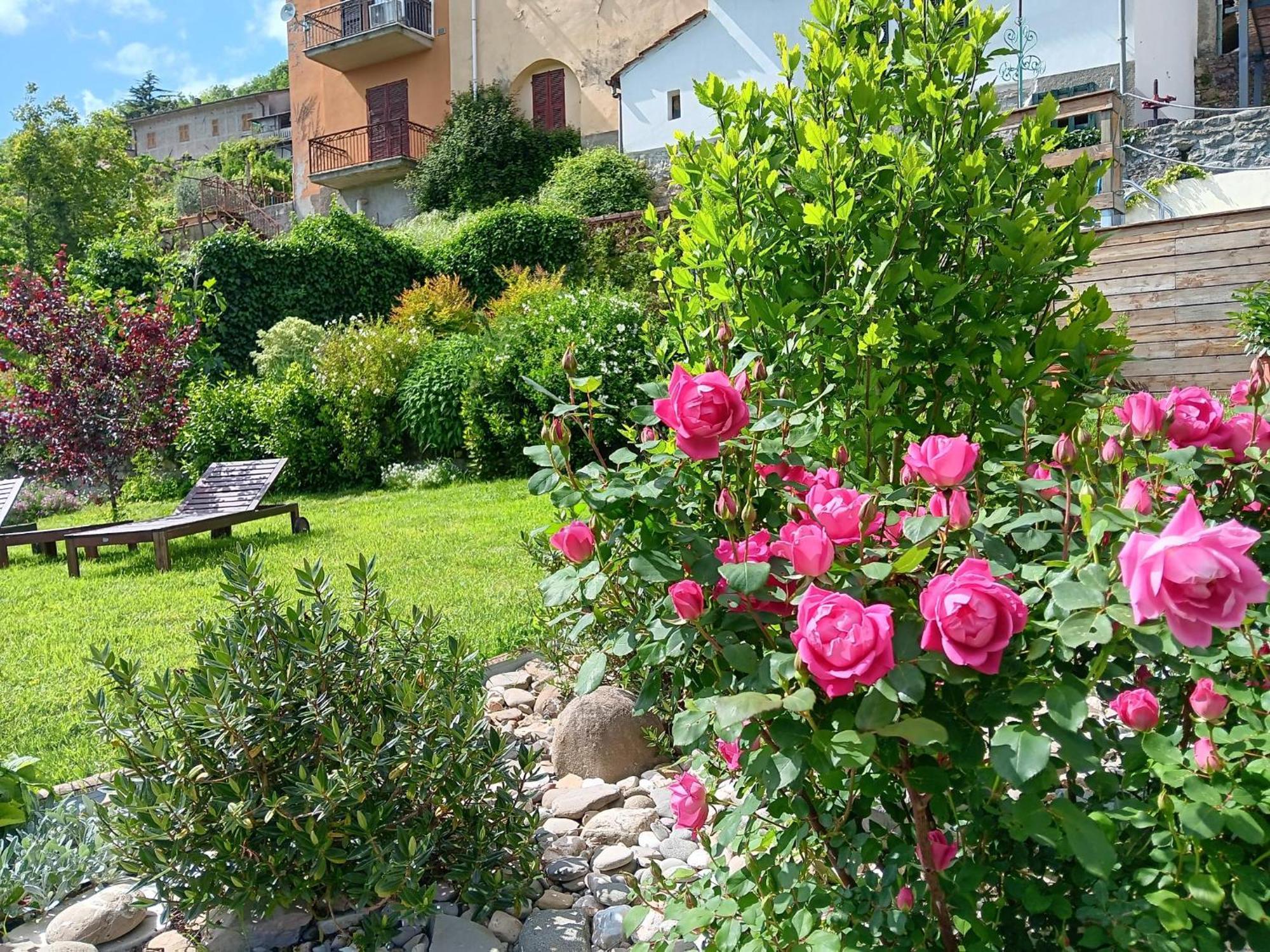Monti Guesthouse Monti di Licciana Nardi Екстериор снимка