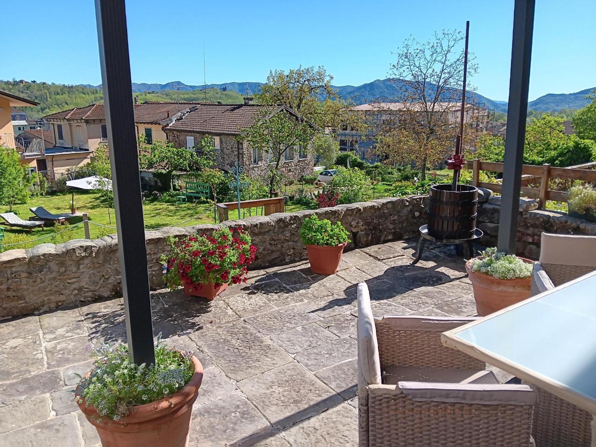 Monti Guesthouse Monti di Licciana Nardi Екстериор снимка