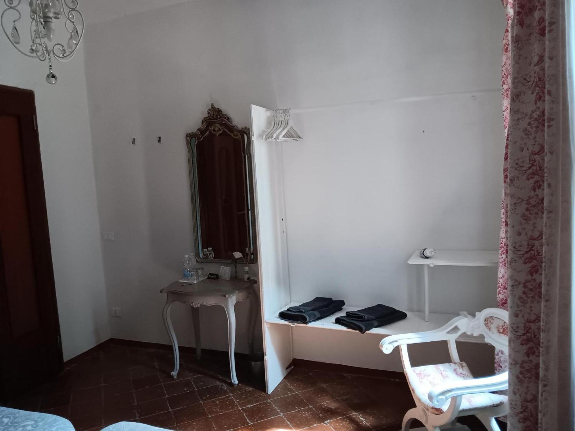 Monti Guesthouse Monti di Licciana Nardi Екстериор снимка