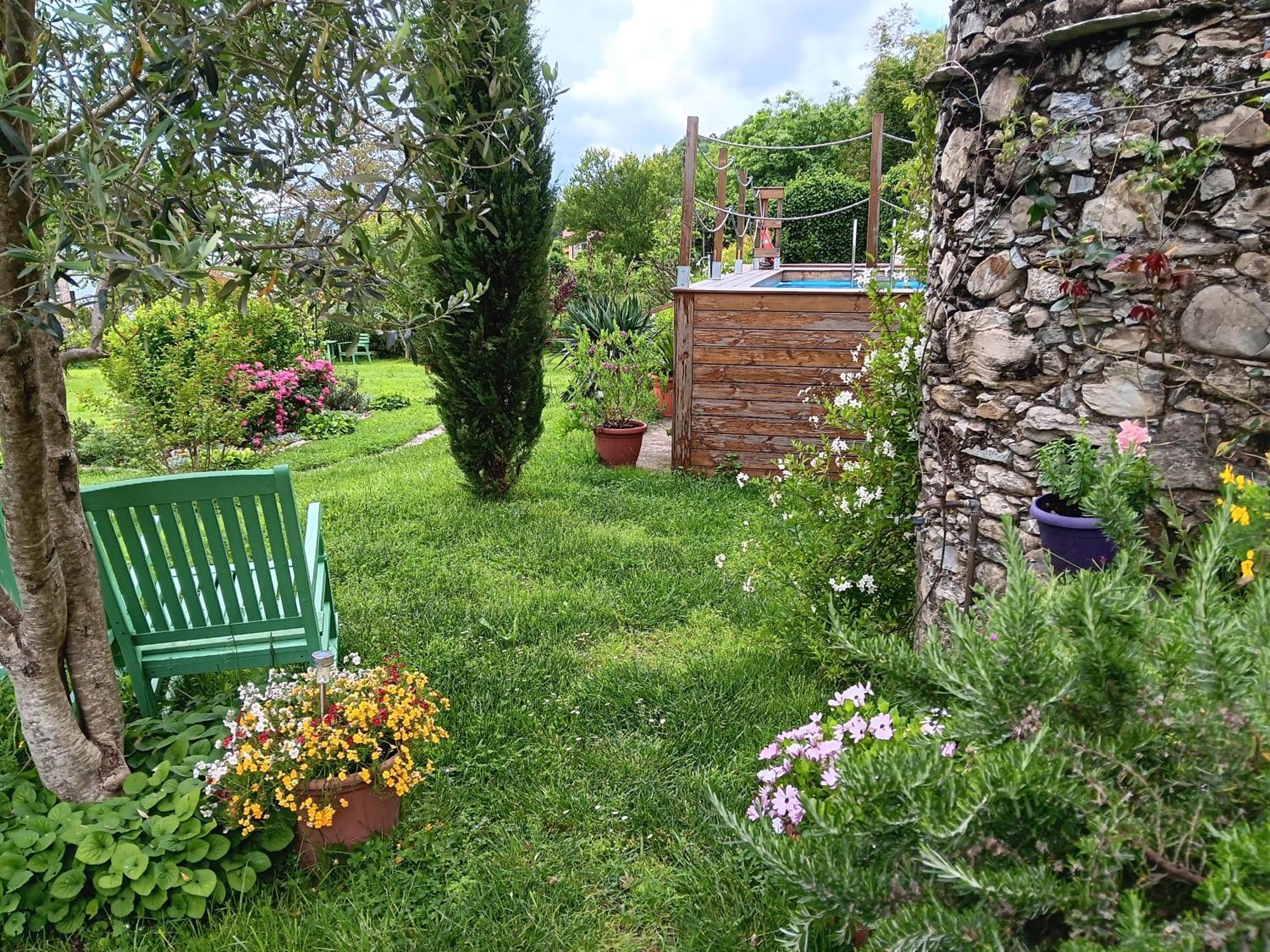Monti Guesthouse Monti di Licciana Nardi Екстериор снимка
